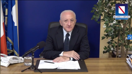 De Luca attacca il Pd: parla una lingua morta