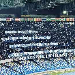 Hamsik al San Paolo, l'ovazione dello stadio e l'omaggio della Curva B