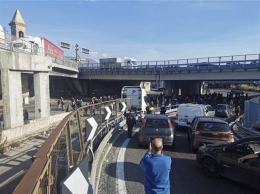 Whirlpool, lavoratori in corteo: bloccata rampa autostradale