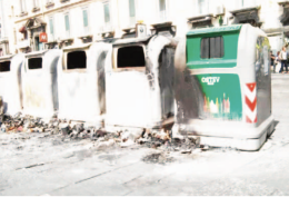 Differenziata, campane in fiamme al corso Novara
