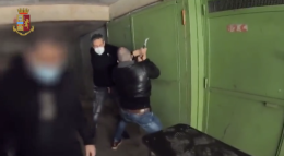 Camorra, 26 arresti nel clan Silenzio: condomini sfrattati per controllare il rione