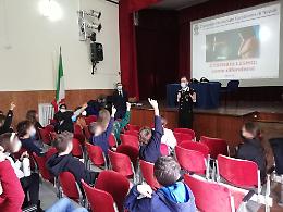 Cyberbullismo, carabinieri incontrano gli studenti del Convitto