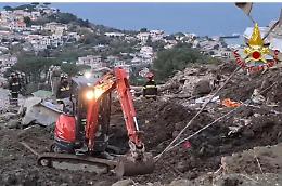 Frana a Ischia, le ricerche non si fermano