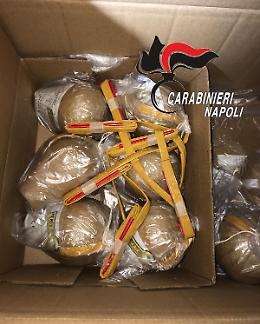 Quasi due quintali di botti nel garage di un condominio a Villaricca, due arresti