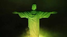 Morte Pelé, il Brasile tinge il Cristo Redentore di Rio di verdeoro in suo onore