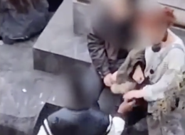 Piazza Bellini, sorpreso a cedere droga: in manette