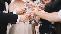 Ischia, festa di nozze a ristorante: sanzionati sposi e invitati