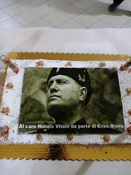 Festa con torta di Mussolini nella sede della IV Municipalità 