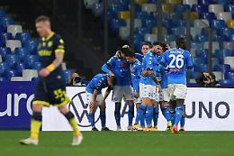 Napoli-Parma 2-0, Elmas e Politano stendono i ducali