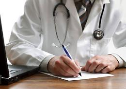 Falsi certificati di idoneità per i lavoratori, medico sospeso