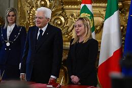 Mattarella e la Meloni si confrontano in silenzio