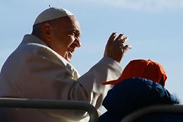 Papa Francesco «uscirà domani dal Gemelli e presiederà riti Settimana Santa»