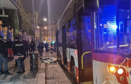 Incidente a Napoli, uomo investito da un bus: morto