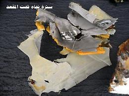 Volo EgyptAir, il Cairo conferma: l'aereo lanciò segnale di emergenza