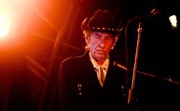 Bob Dylan, venduto per 60.500 dollari testo autografato di una canzone