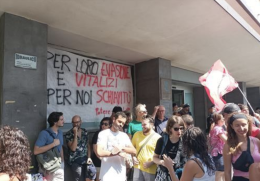 Rdc, presidio a Napoli: «Guerre tra poveri vinte dai ricchi»