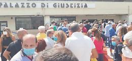 Assalto al tribunale, caos per chiudere le liste