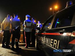 Si schianta contro un palo della luce, muore 18enne