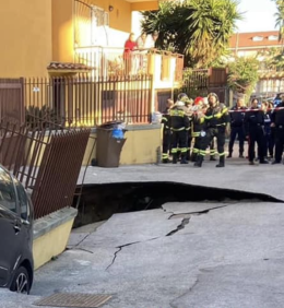 Voragine a Villaricca, palazzina in bilico: famiglie evacuate
