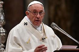 Il Papa: 2017 sporcato da degrado umano