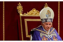 Il mondo rende omaggio al Papa Emerito