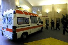 Tenta di strangolare una donna per un euro