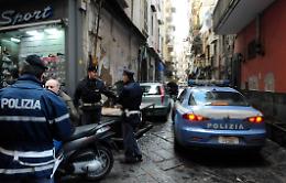 Pistola in pugno tenta una rapina a Chiaiano, arrestato