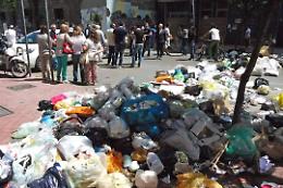 Castellammare di Stabia. Rifiuti non rimossi, è rivolta in città