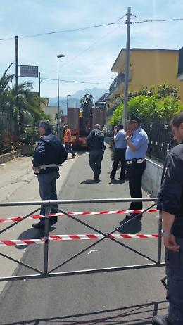 Pompei. Abusi edilizi, primo abbattimento tra le tensioni