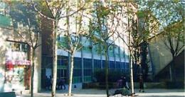 A scuola armato di balestra: uccide un'insegnante