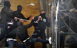 La guerriglia degli ultrà olandesi: si contano i danni