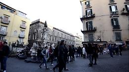 I giovani in coro "Sono napoletano e amo la mia città"