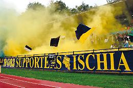 Lega Pro, Ischia: contro il Matera <br> la protesta dei tifosi. Mazzella quasi deserto