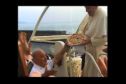 Il Papa: quanto mi manca andare a mangiare una pizza