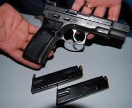 Colli Aminei. Armati nel centro scommesse: denunciati