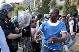 Immigrati, <br>la Francia chiude <br>il confine <br>Scontri <br>a Ventimiglia