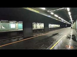 Bomba d'acqua a Napoli, piove nella stazione metro
