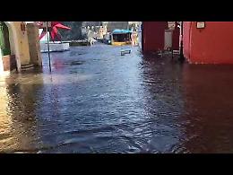 Acqua alta a Ischia Ponte ed &egrave; subito magia