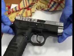 Cani poliziotto fiutano armi, bloccato 48enne nel Napoletano