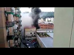 Incendio in un deposito di giocattoli a Cavalleggeri