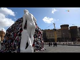 Rivive la Venere degli Stracci in piazza Municipio