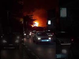 Esplosione al gasdotto, l'incendio visto da Arpaia