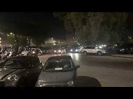 Stadio San Paolo, centinaia di tifosi rendono omaggio a Diego