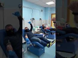 Coronavirus, a Napoli si dona il sangue sulle note di “Abbracciame"