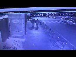 Incidente al Vomero, grave una 63enne: ecco il video choc