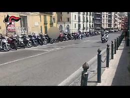 Pizzo a parcheggiatori e negozianti, 15 arresti nel clan D'Ausilio