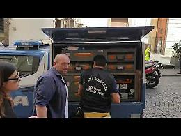 Banda del buco in azione a Chiaia, rapinata la gioielleria Trucchi. Tre colpi in una settimana
