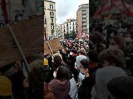 Corteo per Lorenzo, scontri a Napoli