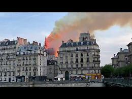 Parigi, a fuoco Notre Dame