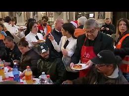 Pranzo di Natale in Duomo con il cardinale Sepe